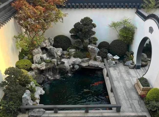 別墅庭院錦鯉魚池，將心之向往和追求照進現實生活