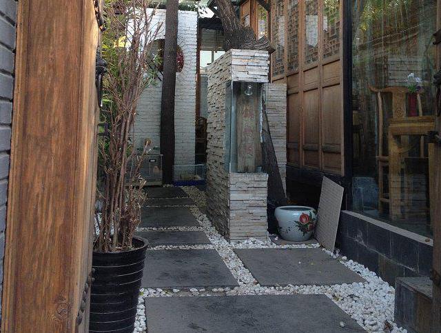 面積較小的下沉式別墅庭院應當如何設計呢?三個典型案例分享